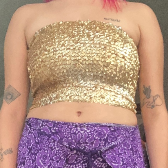 Stretchy sequenced gold top - Picture 3 of 3